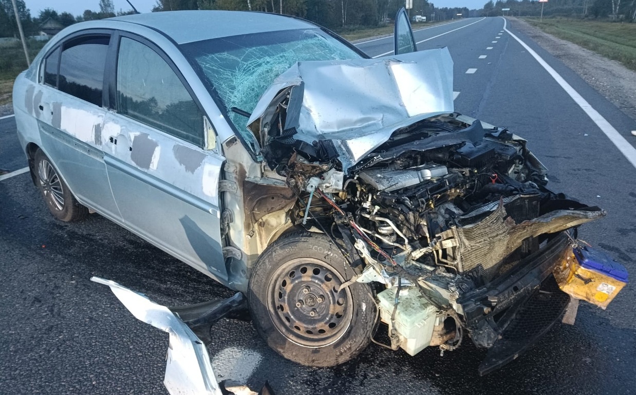 Пьяный автослесарь попал на машине клиентки в ДТП на костромской трассе
