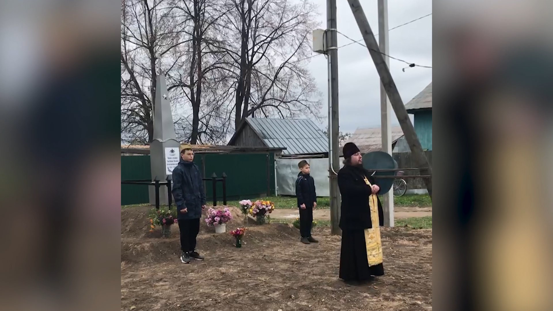 Житель костромского села скопил денег и установил памятник павшим землякам