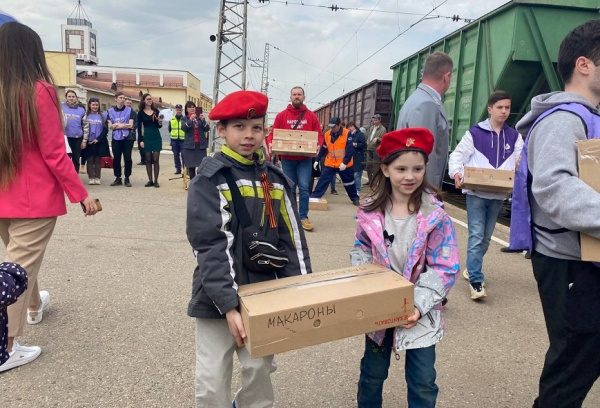 Костромичи загрузили вагон гуманитарного груза в «Поезд помощи Донбассу»