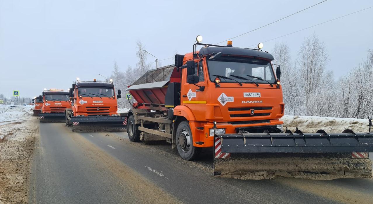 Дорожники активизировали работы по устранению последствий снегопада в  Костромской области | ГТРК «Кострома»