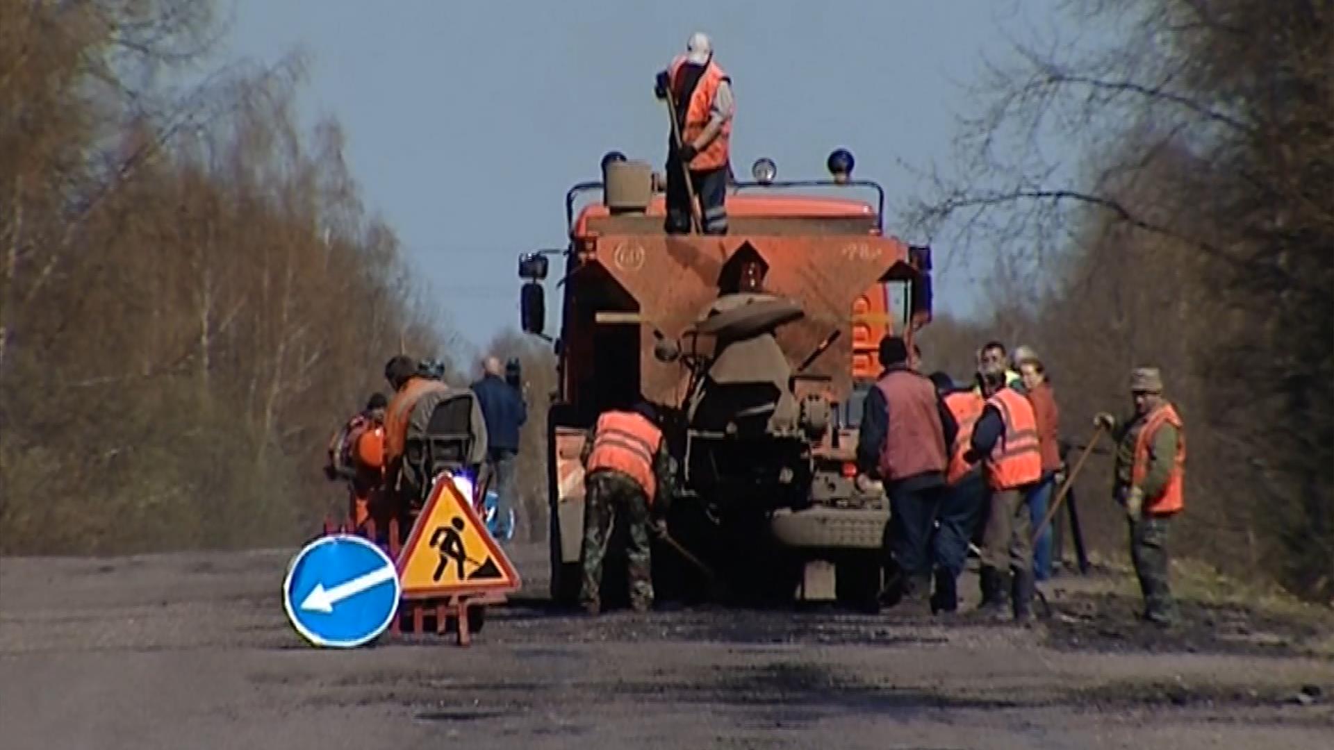 Дорожники Кологривского района открыли сезон ремонтов