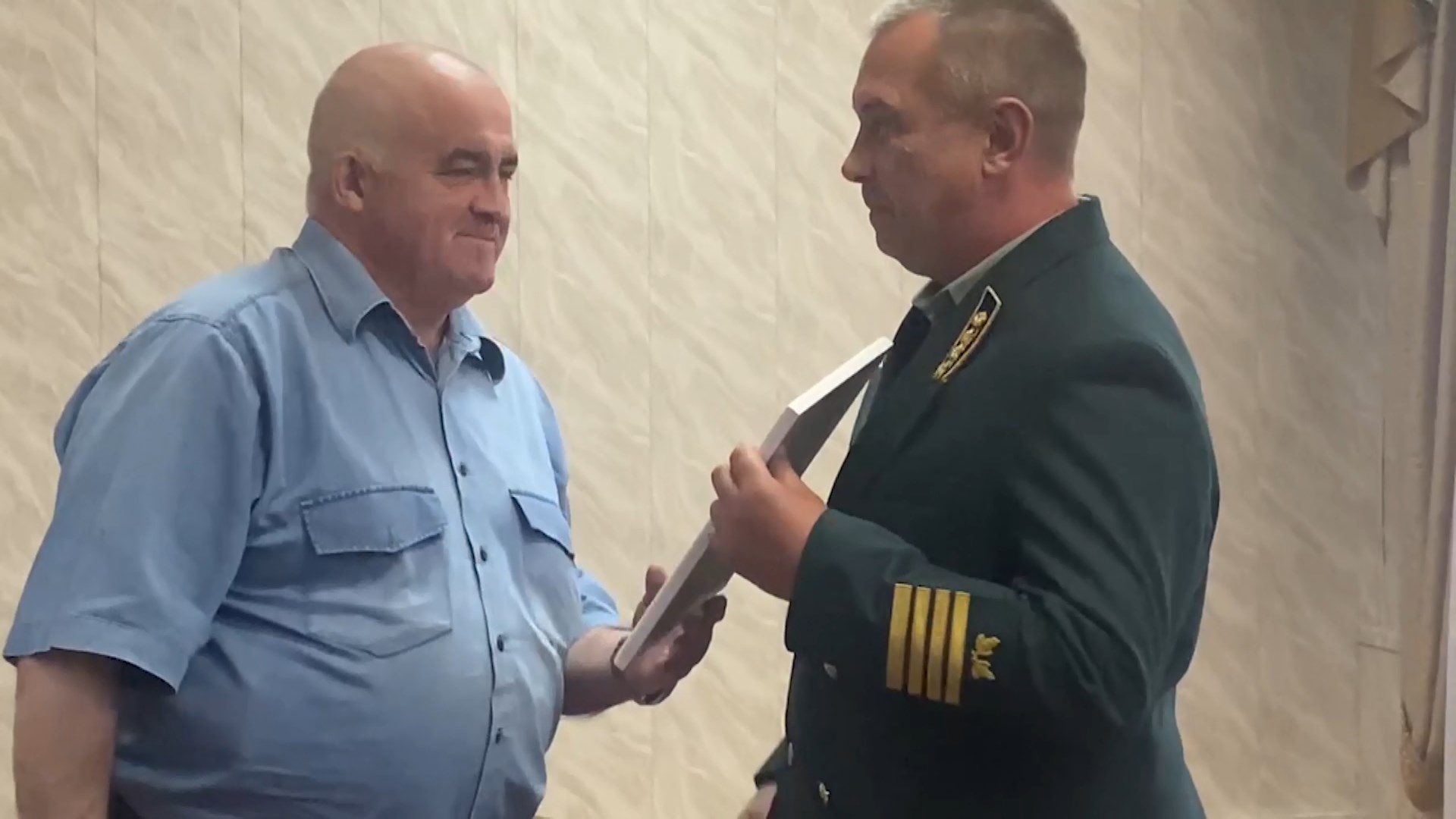 Сергей Ситников наградил отличившихся во время тушения крупного лесного пожара