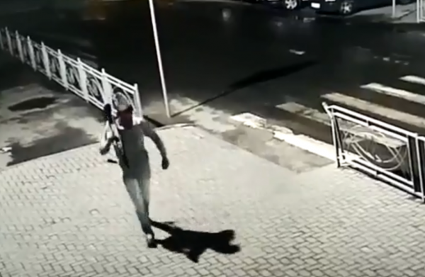 В Костроме ищут ночного похитителя самокатов