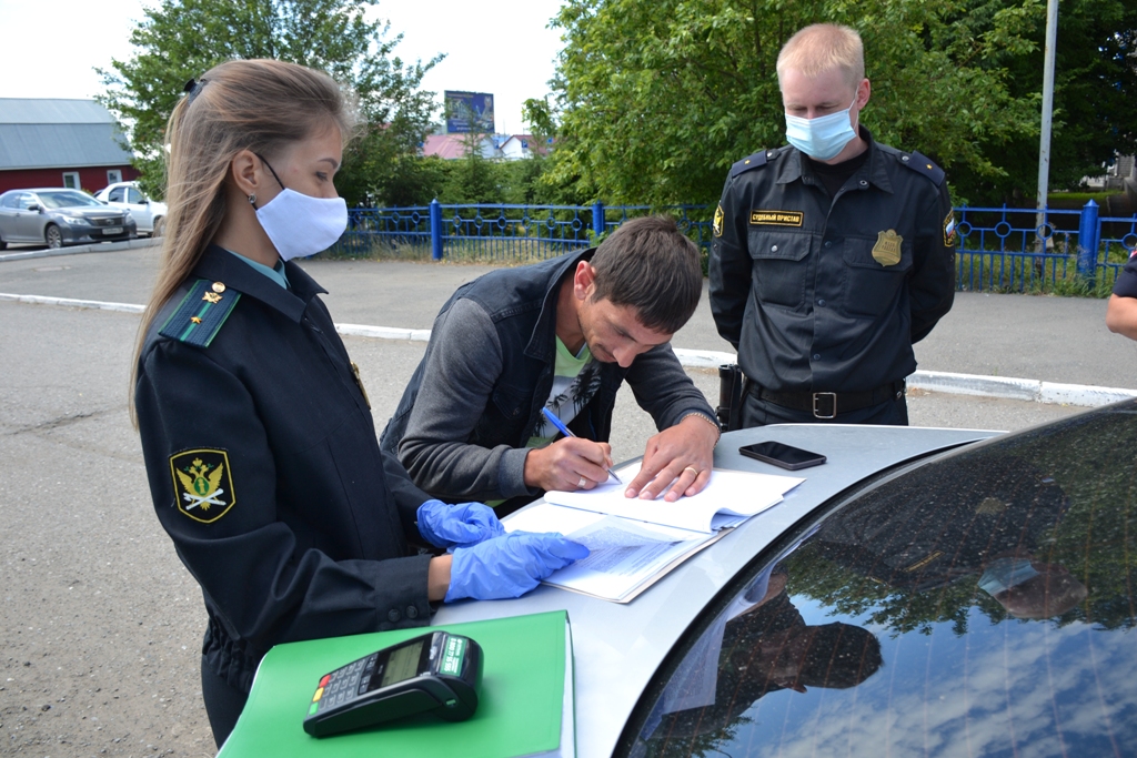 Судебные приставы арестовали пять автомобилей прямо на дорогах Костромы