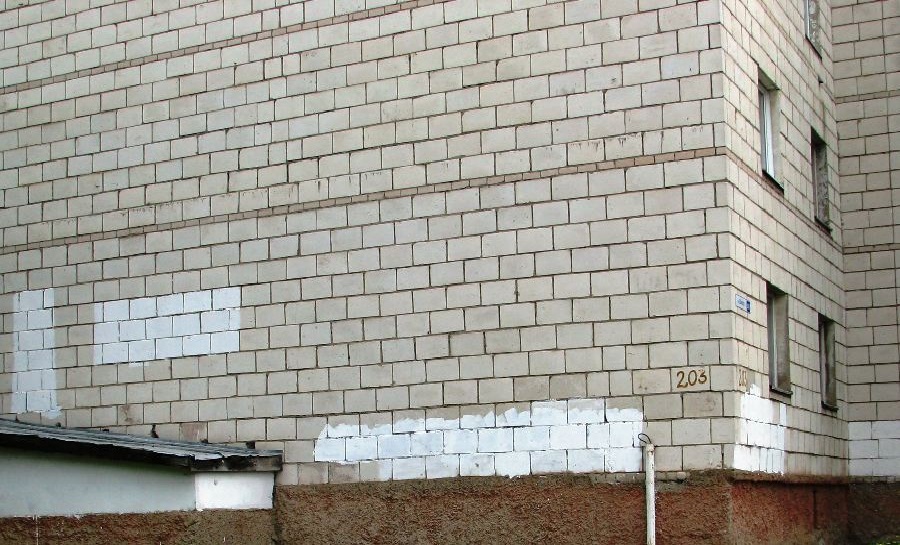 Нехорошие надписи на костромских домах вгоняют в краску