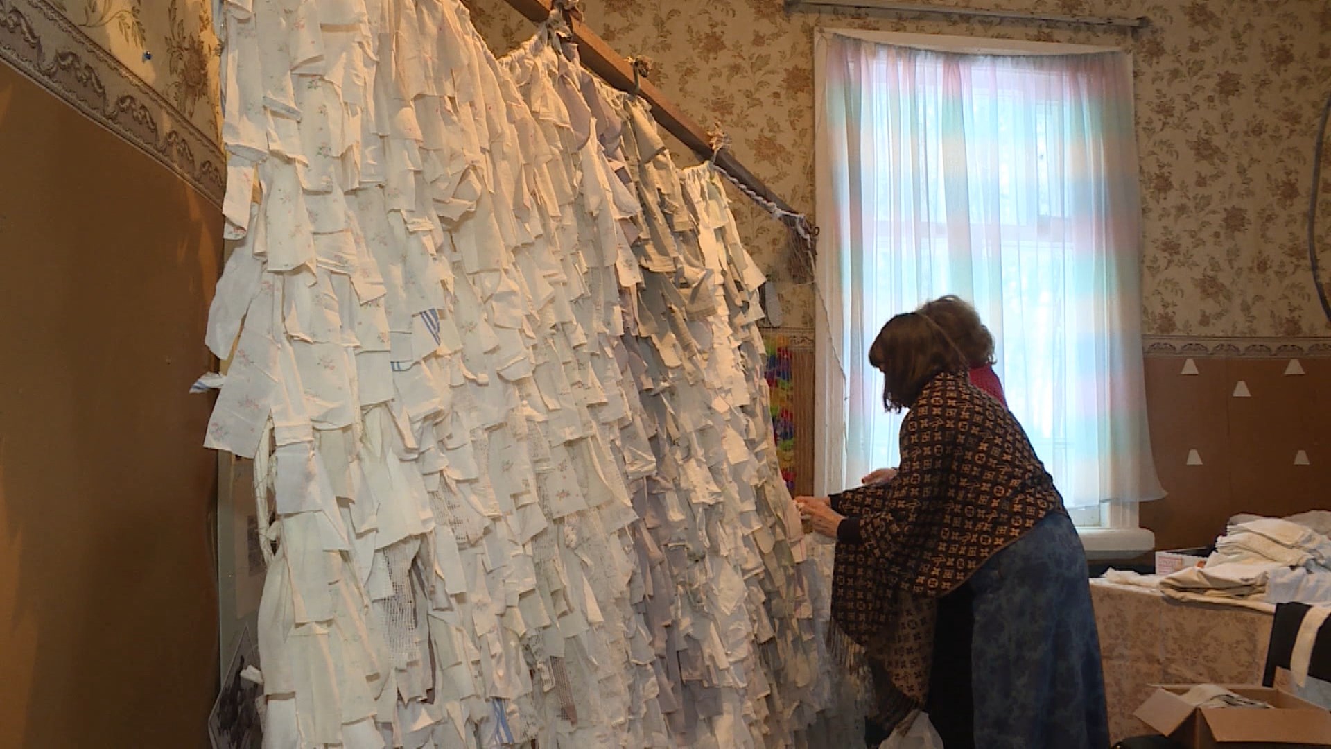 Жители Антроповского района присоединились к Всероссийской акции по изготовлению маскировочных сетей