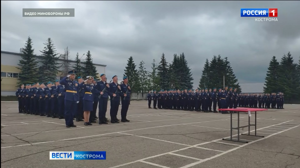 240 бойцов приняли присягу в Костромском гвардейском 331 парашютно-десантном полку