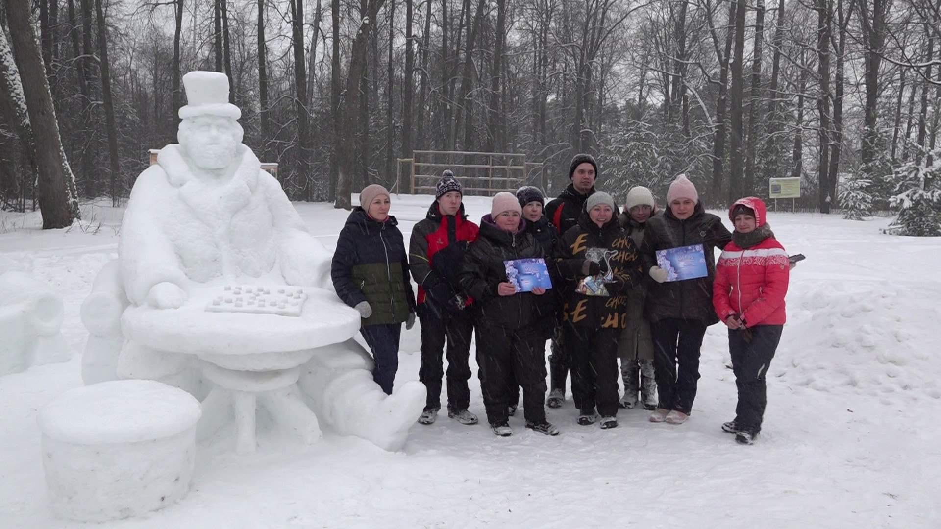 В конкурсе снежных скульптур на костромском северо-востоке победила фигура «классика» 