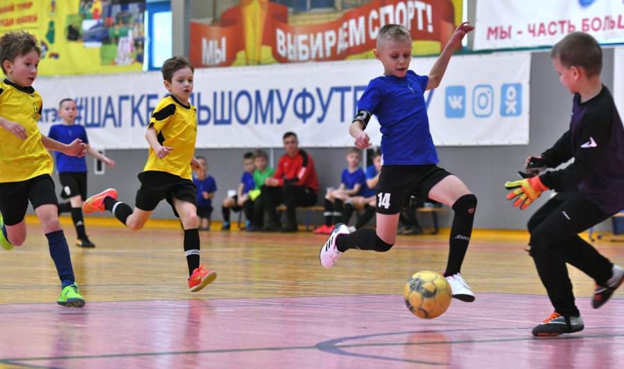 Юные костромичи стали призёрами домашнего турнира по мини-футболу