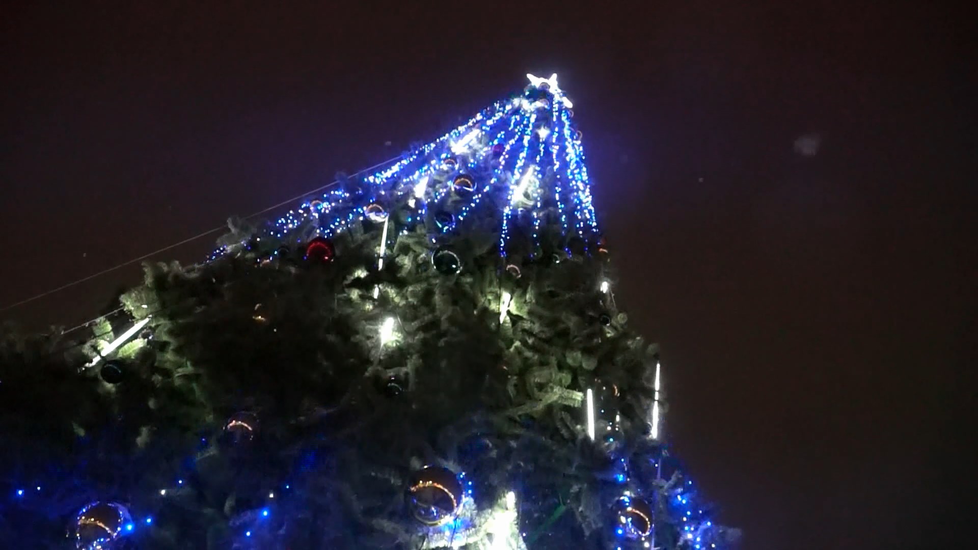 Всероссийский Дед Мороз зажжёт огни на главной костромской ёлке