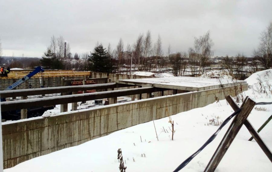На насосной станции в костромском Заволжье достраивают резервуар