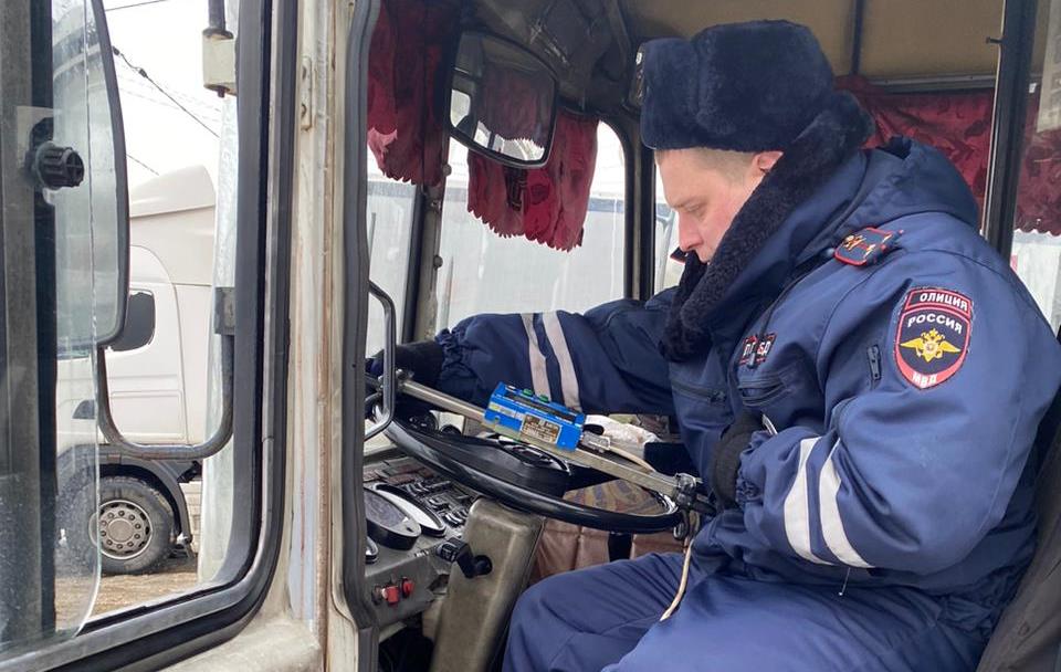 «Перекошенный» автобус задержали в Костроме благодаря постам бдительных горожан в соцсетях