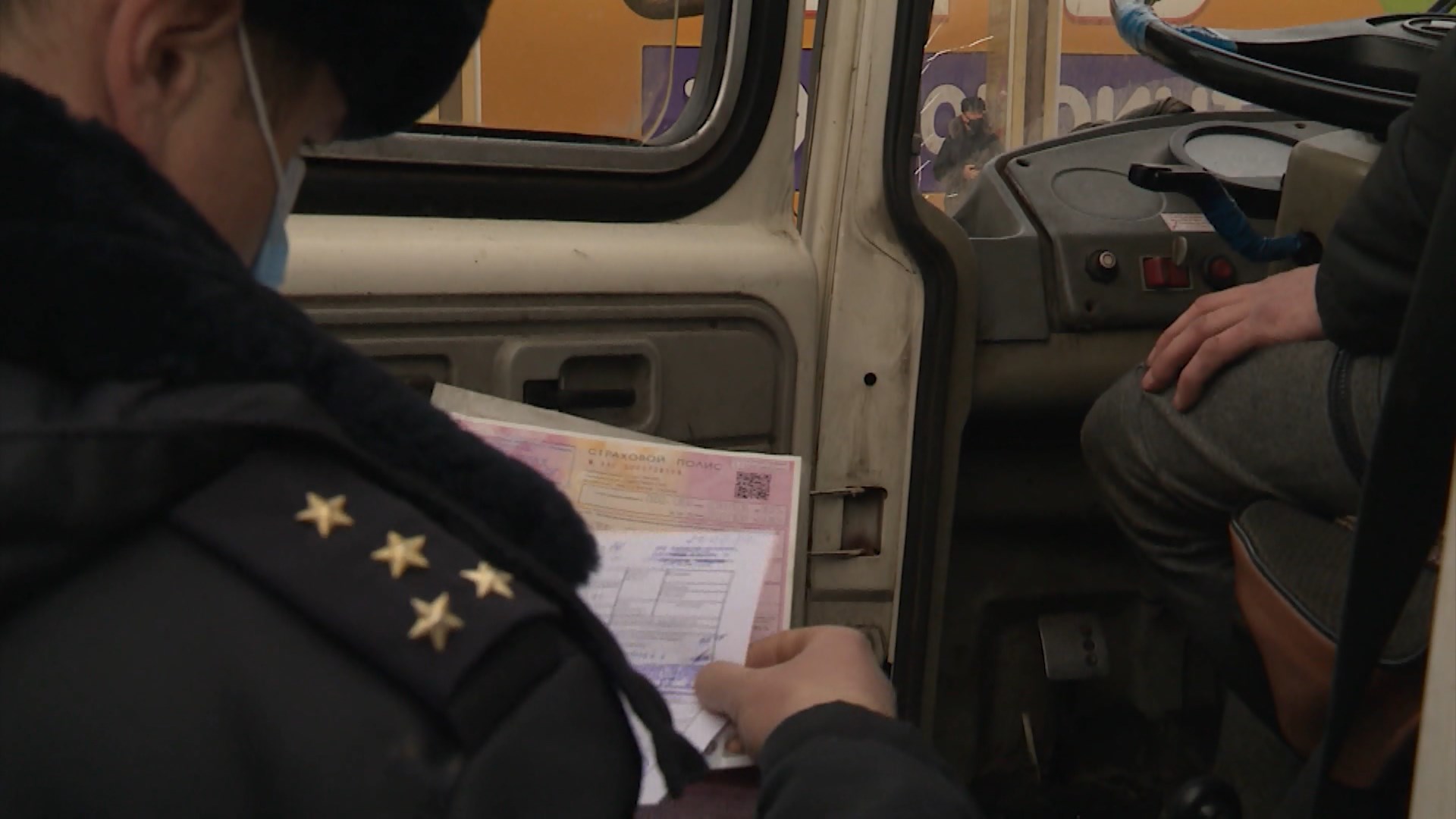 Сотрудники ГИБДД приструнили распоясавшихся водителе автобусов в Костроме