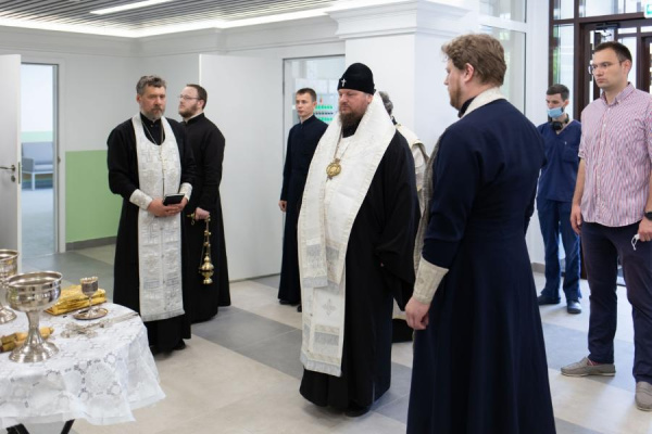 Митрополит Ферапонт освятил новый корпус онкологического диспансера в Костроме