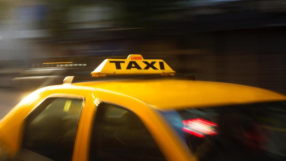 Костромичи могут пожаловаться на работу такси в новогодние праздники