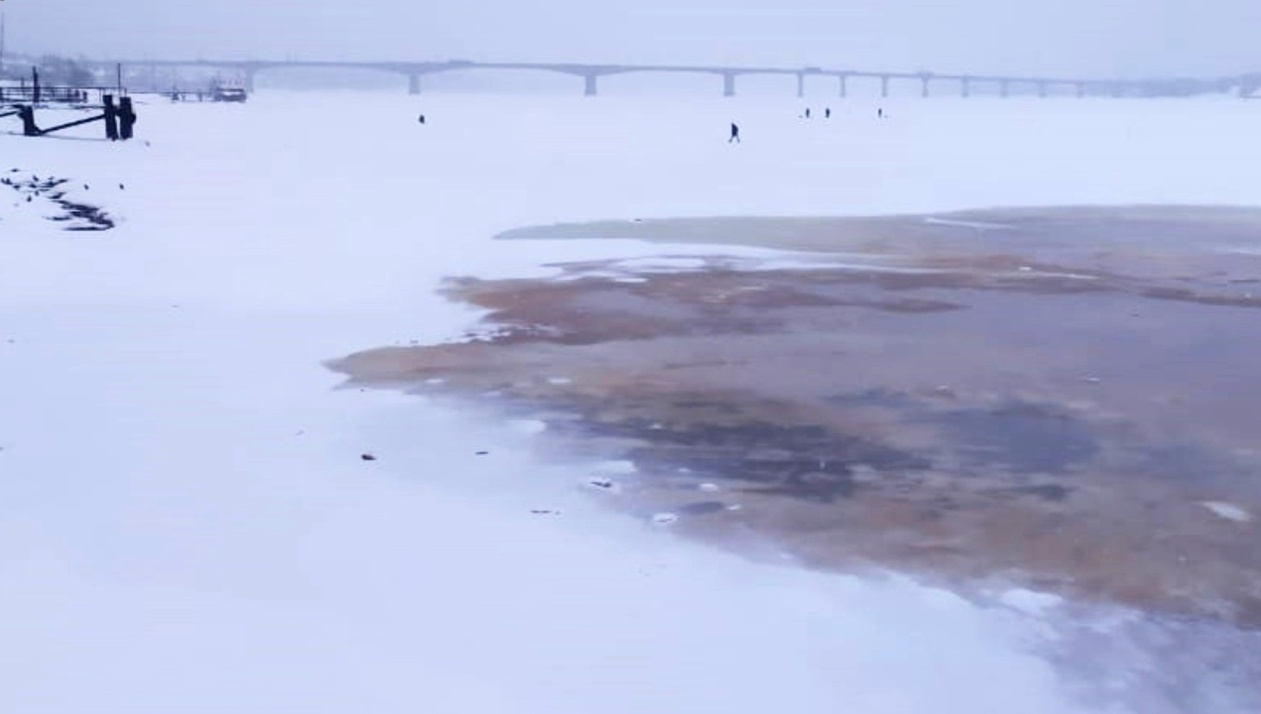 Пористый и хрупкий лёд на Волге насторожил костромских спасателей