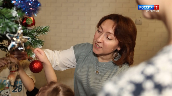 Сотрудница органов опеки из Волгореченска признана «Лидером защиты детства» в Костромской области