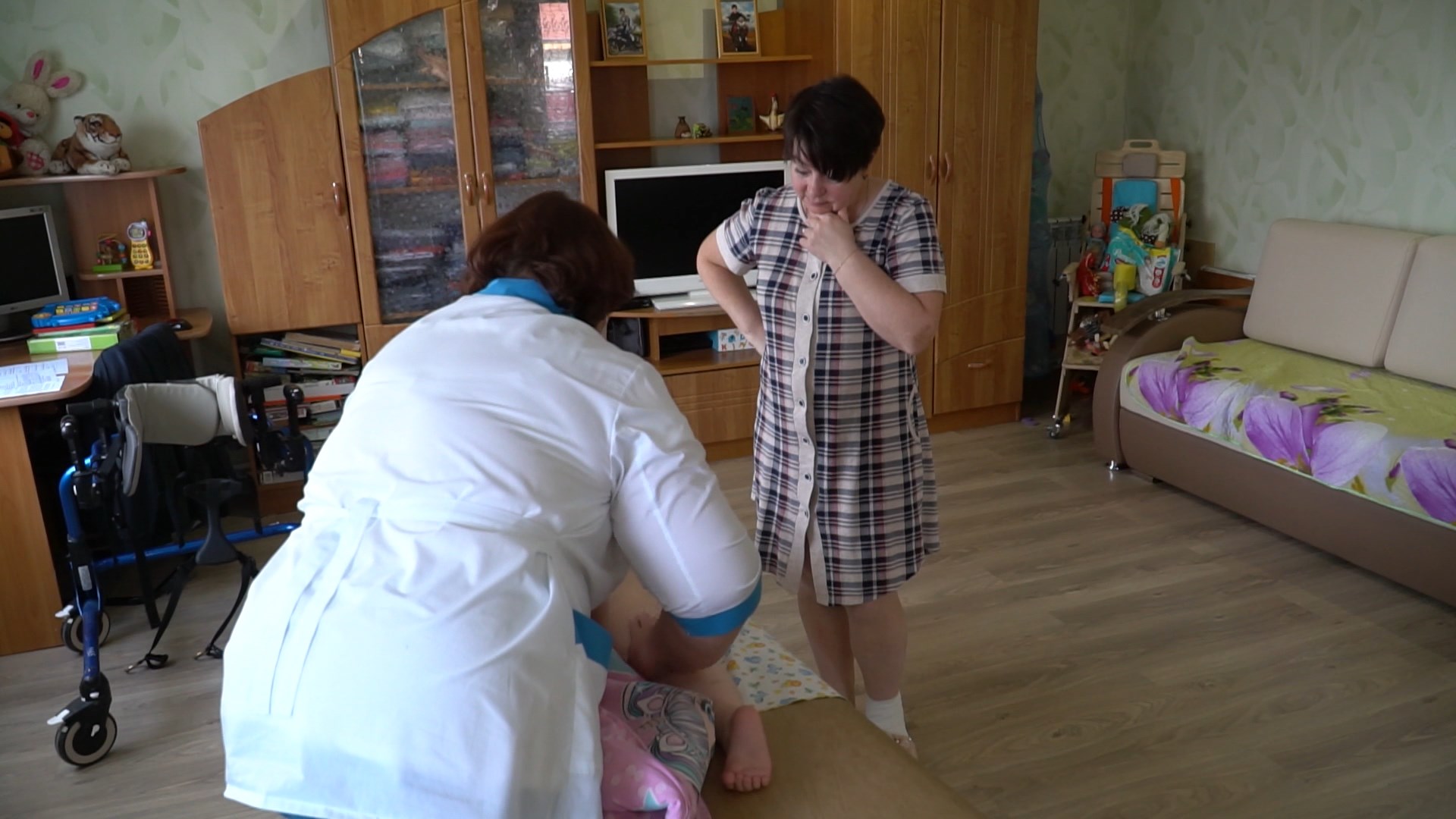 Более ста костромских семей с детьми-инвалидами получили помощь на дому