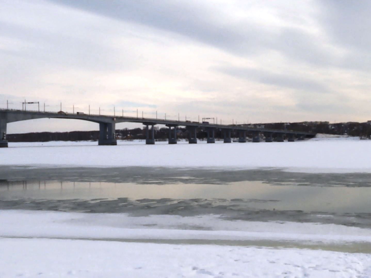 В Костроме начал вскрываться лёд на Волге