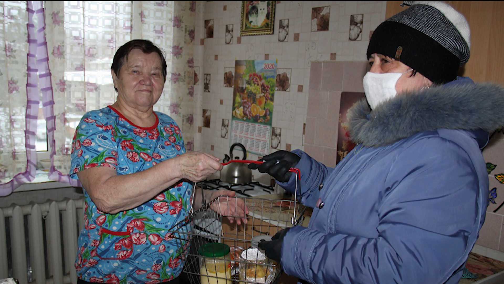 Доставку горячей еды пенсионерам на дом организовали в костромском райцентре