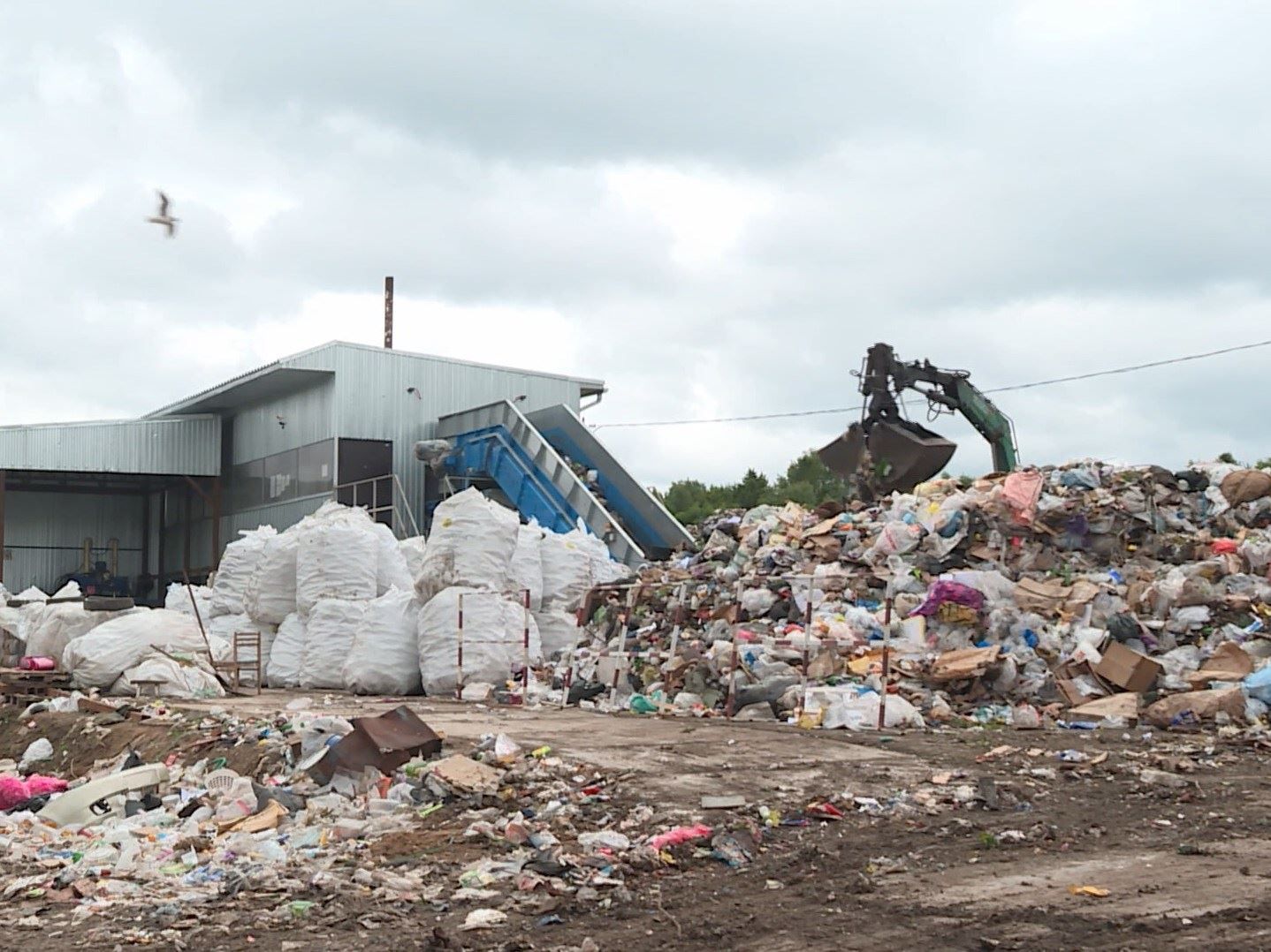 Власти Шарьи оценивают ситуацию с вывозом мусора на северо-востоке области как стабильную
