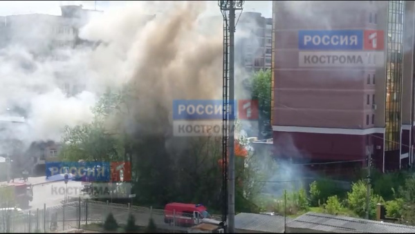 На пожаре на улице Никитской в Костроме пострадали два человека