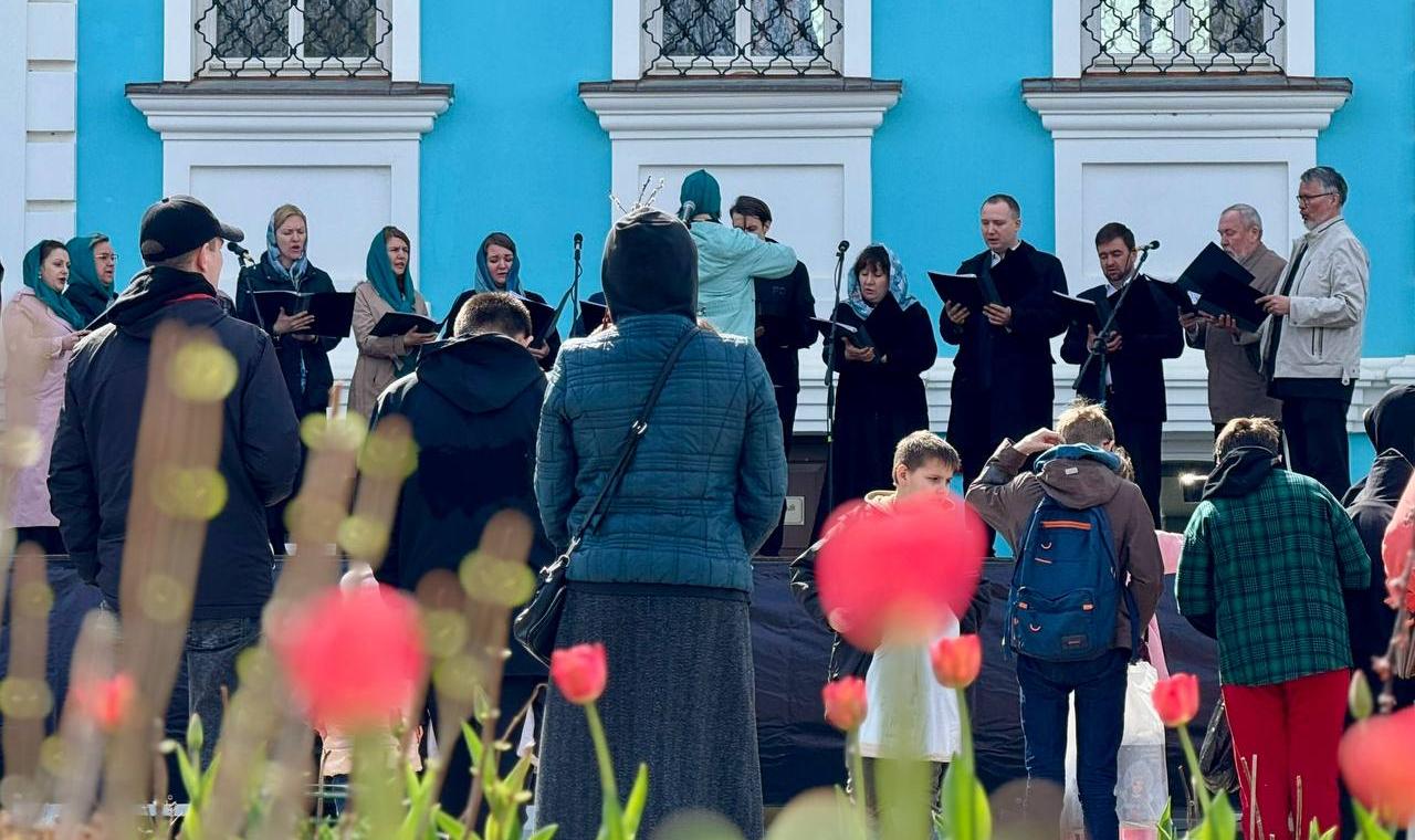 Возле Костромского кремля открылась Пасхальная ярмарка