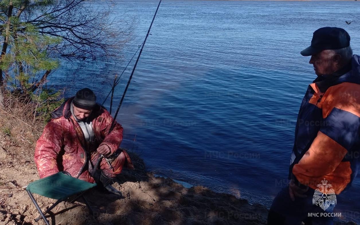 Костромским любителям посидеть на берегу с удочкой напоминают о правилах безопасности
