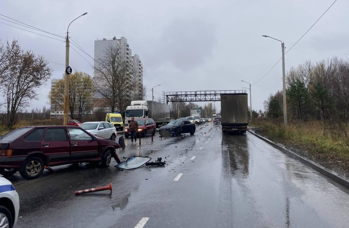 Водитель в Костроме скрылся с места ДТП с тремя пострадавшими
