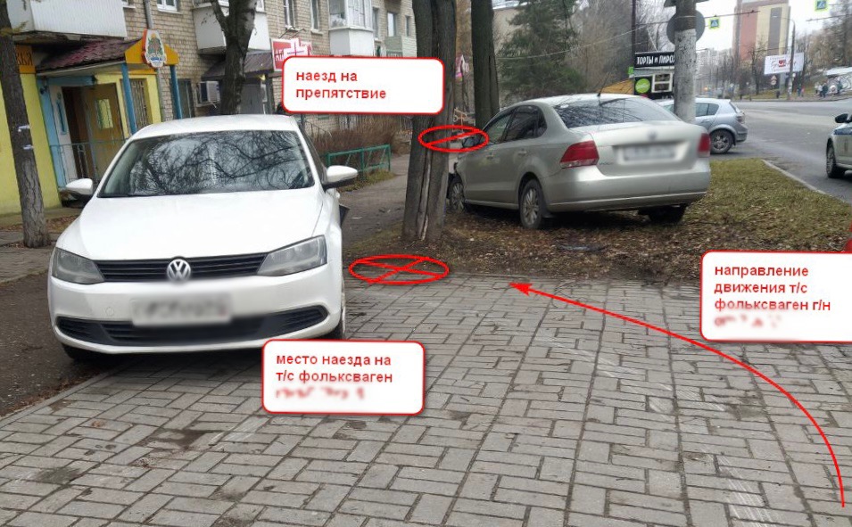 Водитель в Костроме пострадал после столкновения с иномаркой и деревом