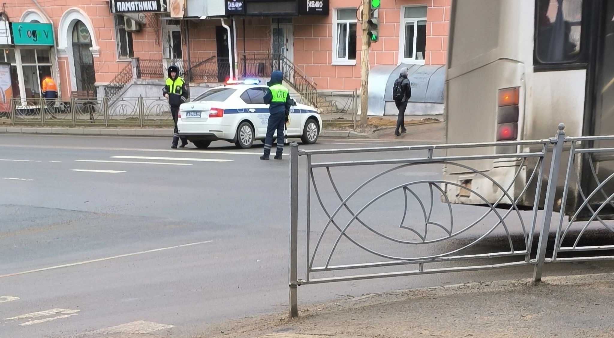 Из-за подозрительного предмета в Костроме перекрыли движение по улице Советской