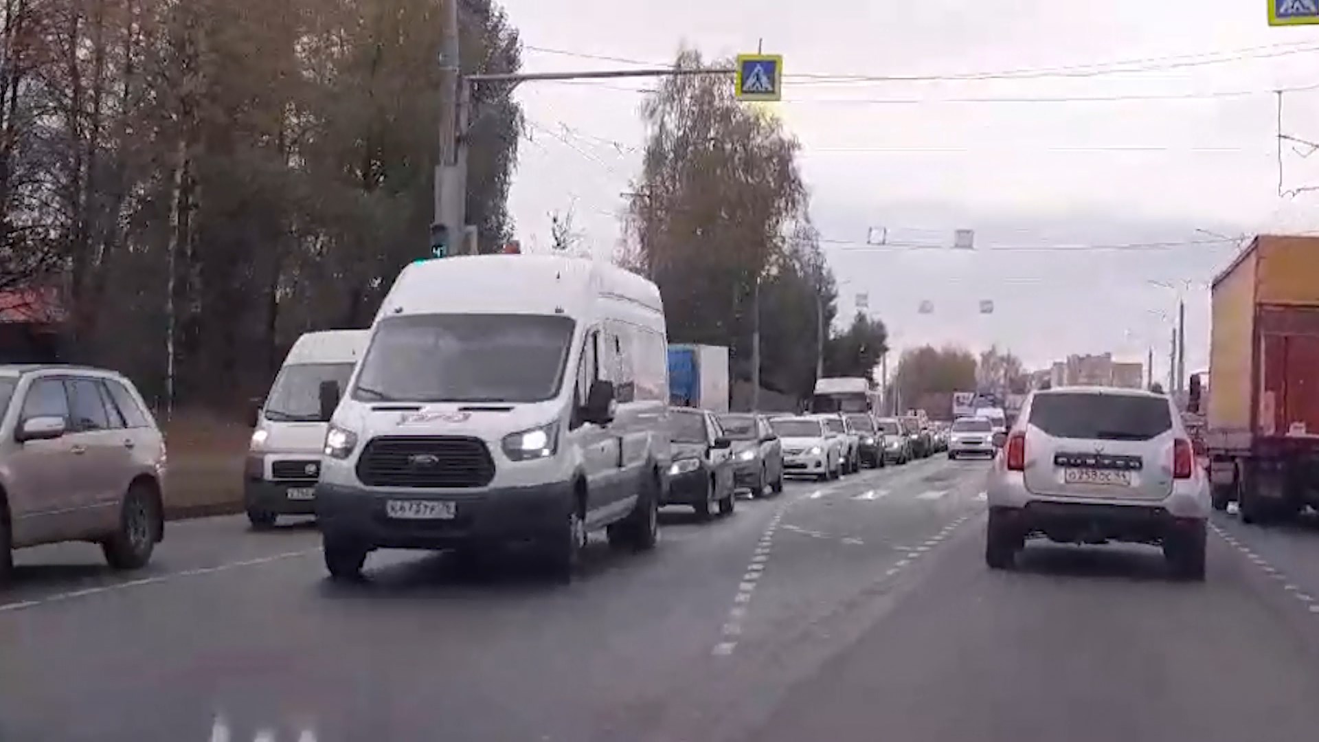 Причиной огромной утренней пробки в Костроме стала автоавария на мосту