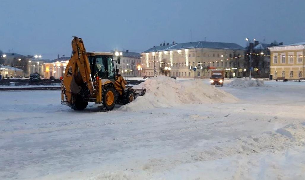 Дороги Костромской области избавляют от снега