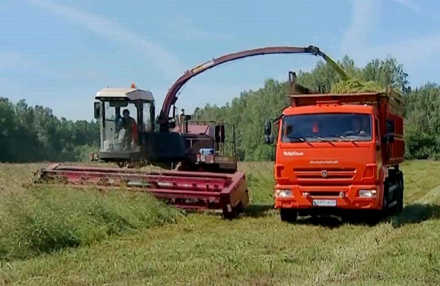 Сергей Ситников потребовал от аграриев ускорить полевые работы