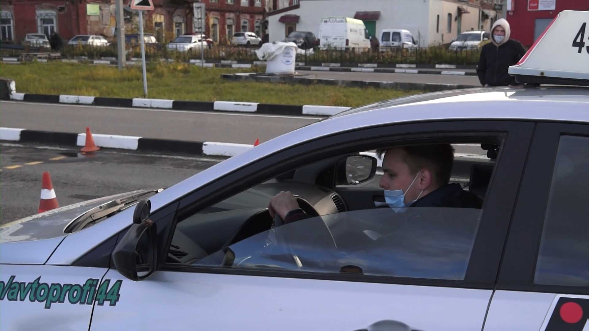 В Костромской области стартовал конкурс «Молодой водитель»
