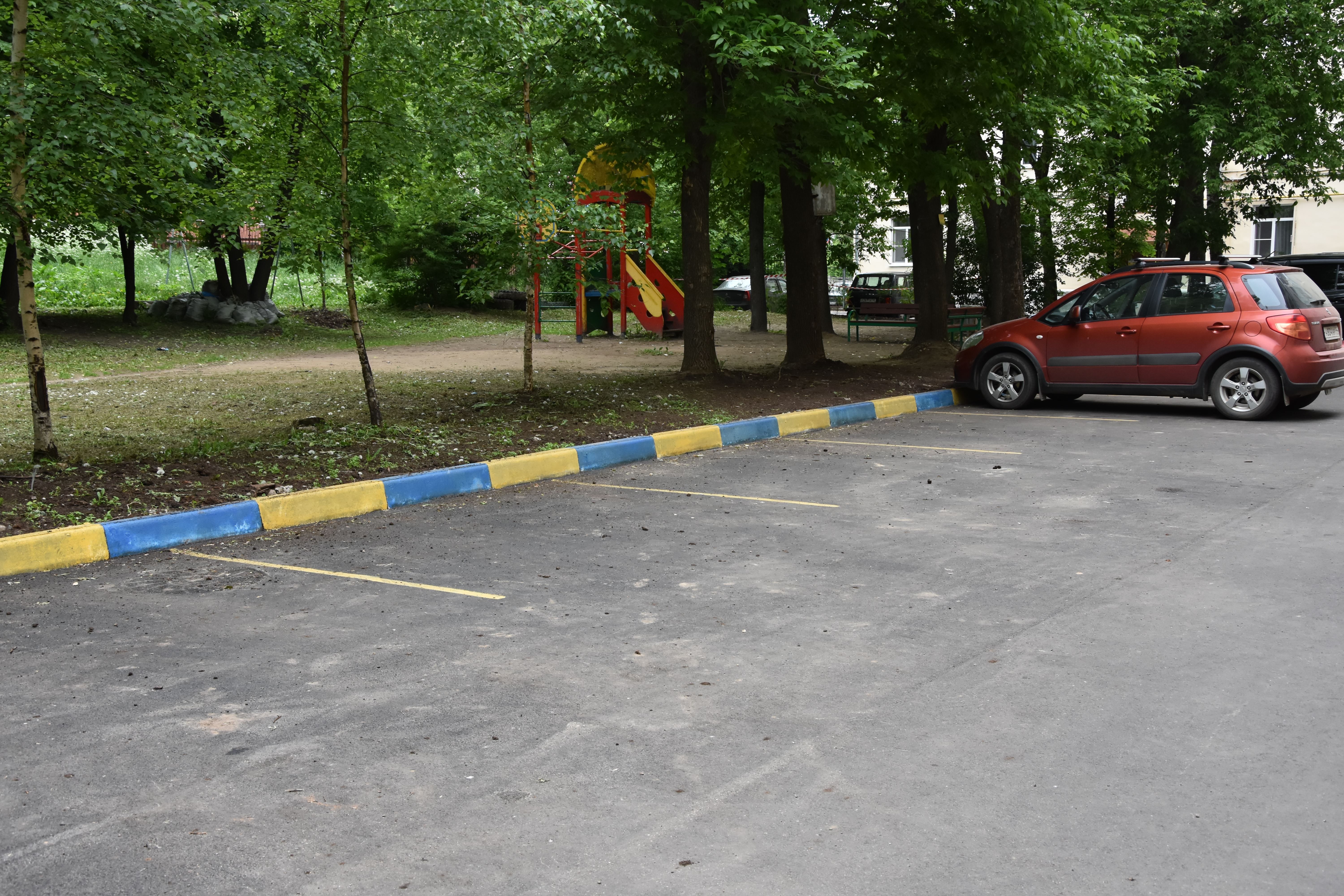 Почти 700 новых парковочных мест создадут в Костроме в текущем году