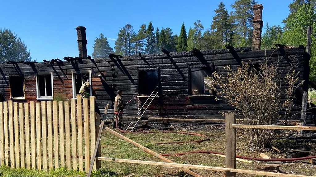 Четверых человек наказали за гибель детей на пожаре в Костромской области