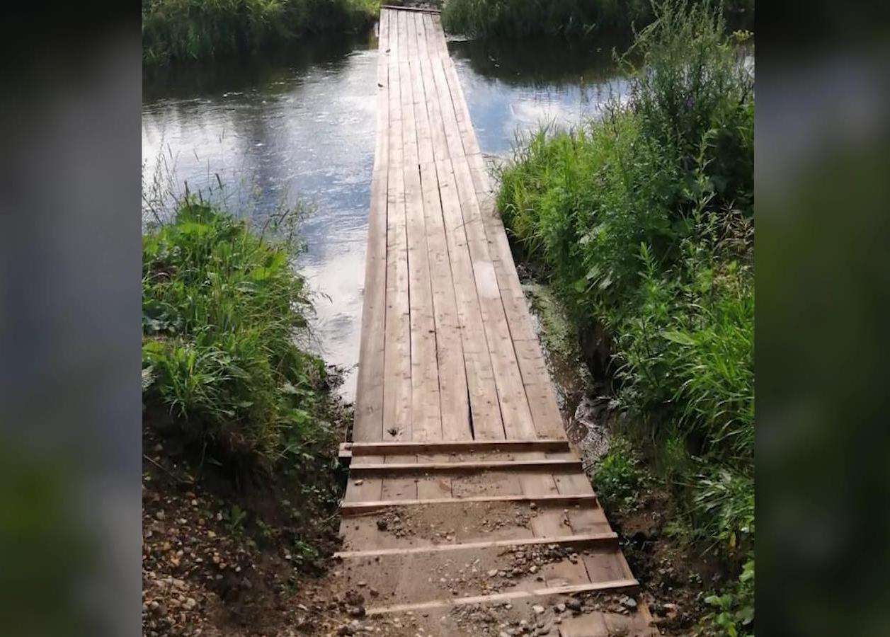 Жители костромского села сами построили новый мост