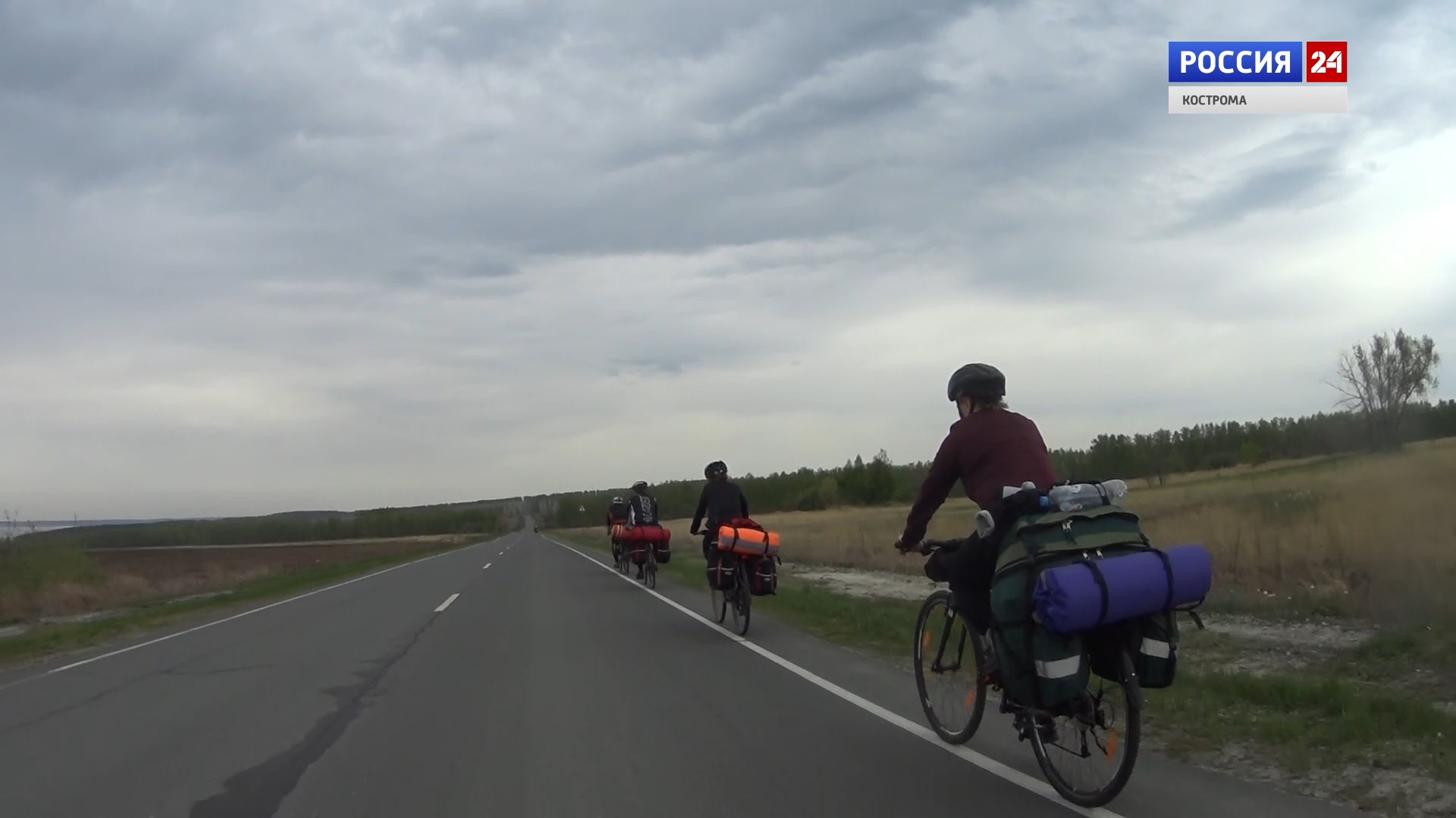 Велотуристы из Костромы открывают для себе страну с ветерком