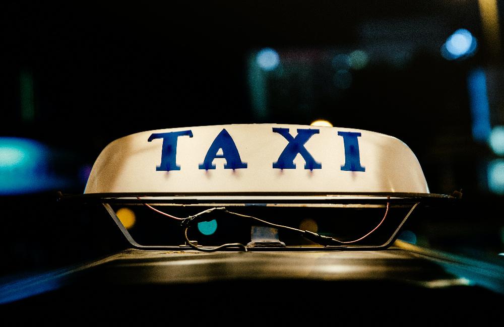 Костромичи могут пожаловаться на работу такси и каршеринга