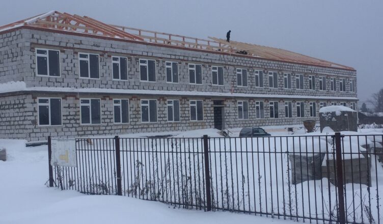 Школу в посёлке Якшанга Костромской области строят даже в морозы