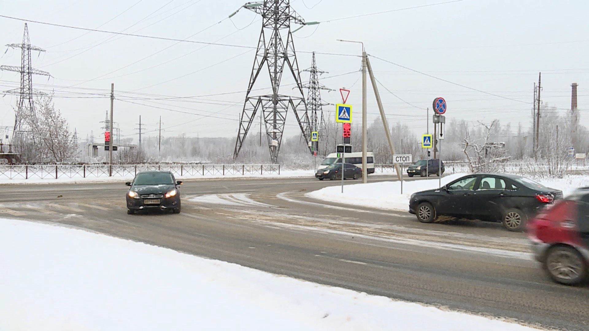 На перекрестке улиц Зелёной и Дёминской в Костроме заработал новый светофор