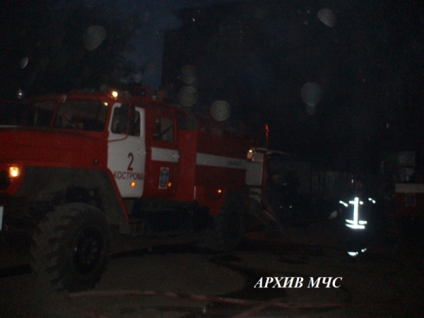 В Костромской области на пожаре погибли женщина и ребенок