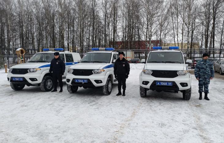 Костромские полицейские в преддверии праздников получили ключи от новых автомобилей