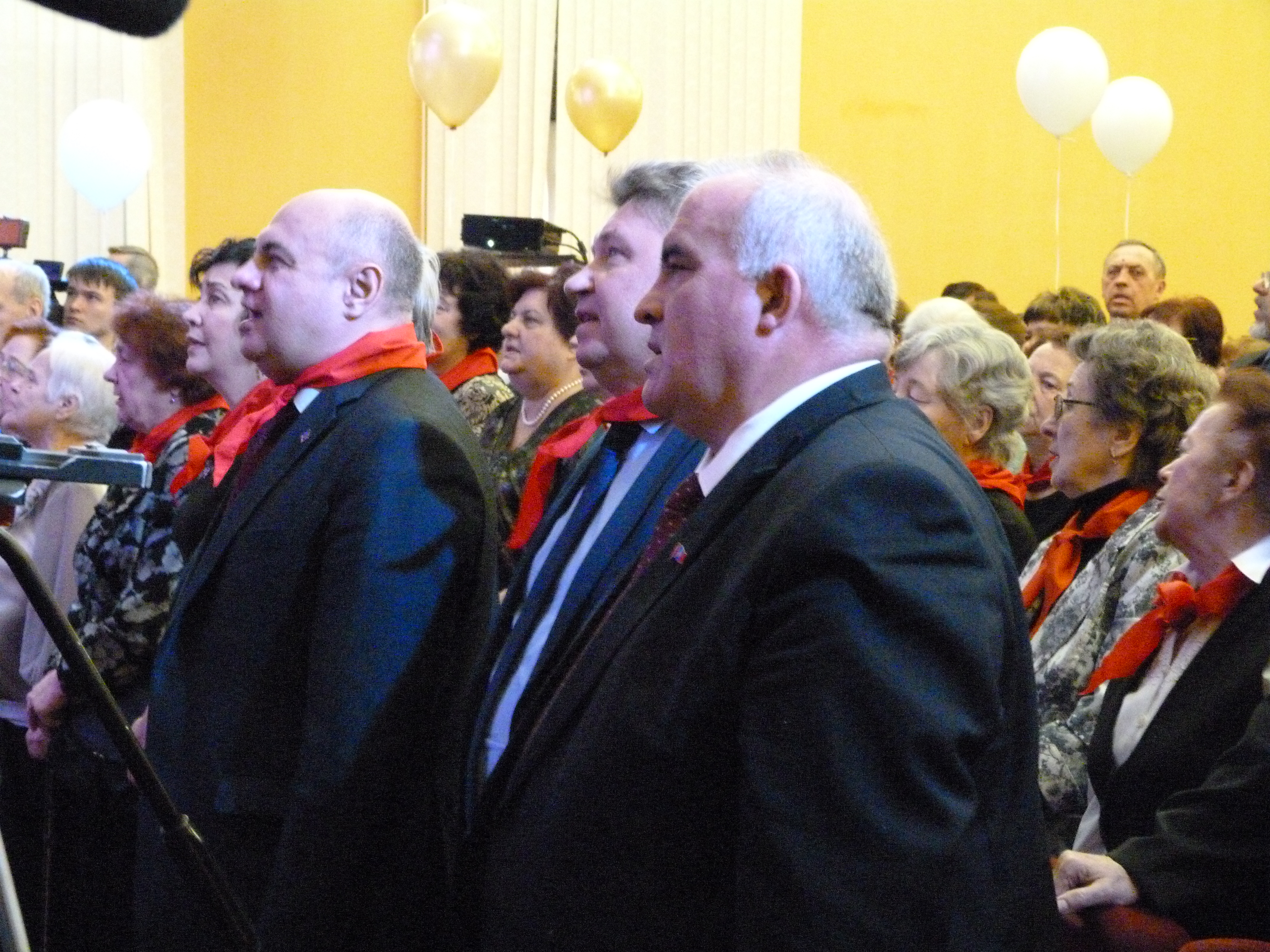 Выпускники костромского пионерфака сегодня надевают красные галстуки