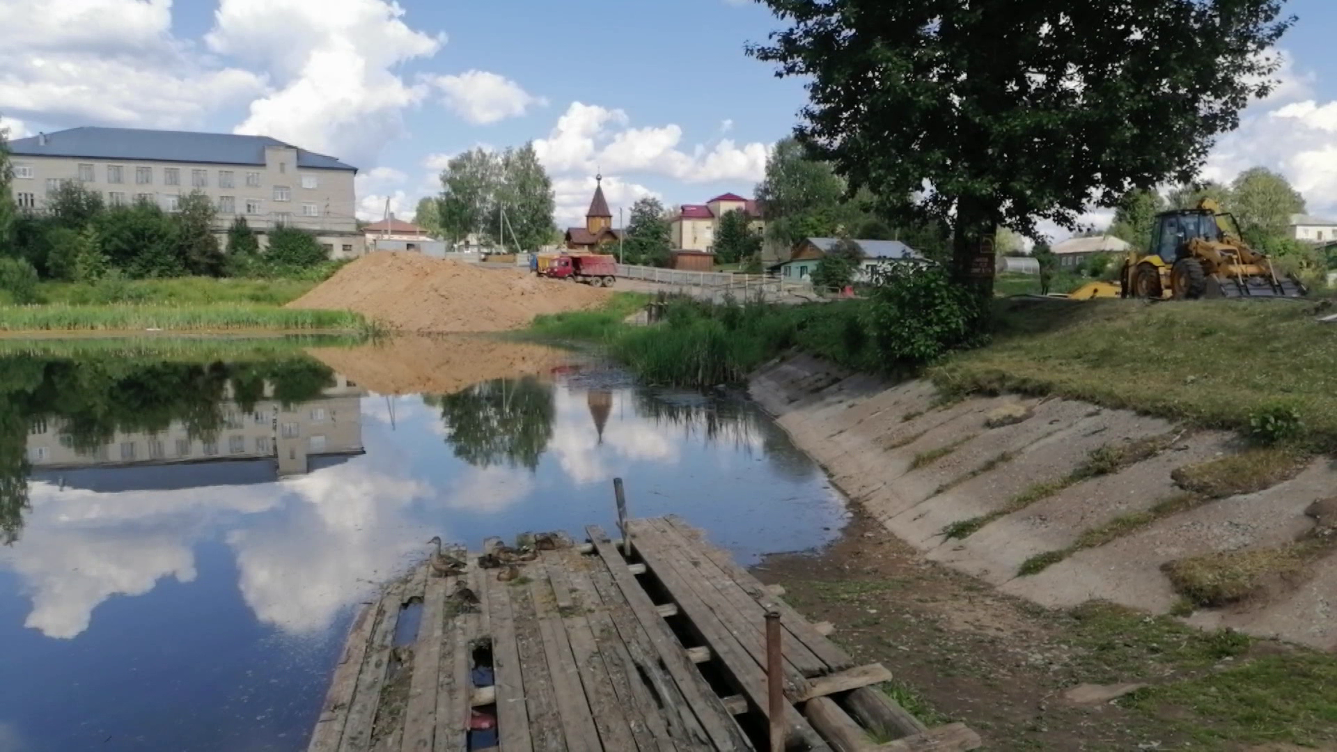 Полувековую плотину через реку Вочку в Костромской области отремонтируют к следующему августу