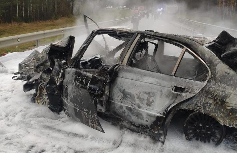 Водитель погиб в загоревшейся из-за аварии машине на костромской трассе
