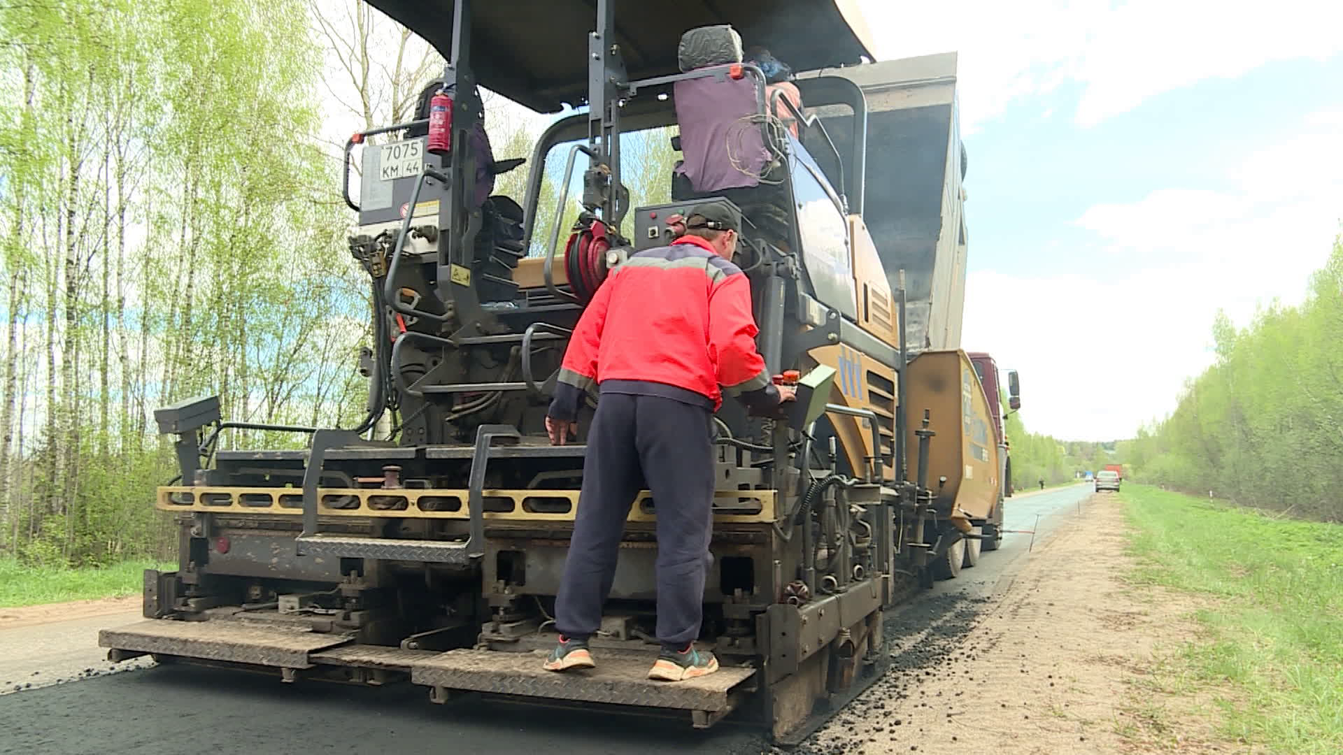 В Костромской области ремонтируют трассу от Чухломы до Солигалича