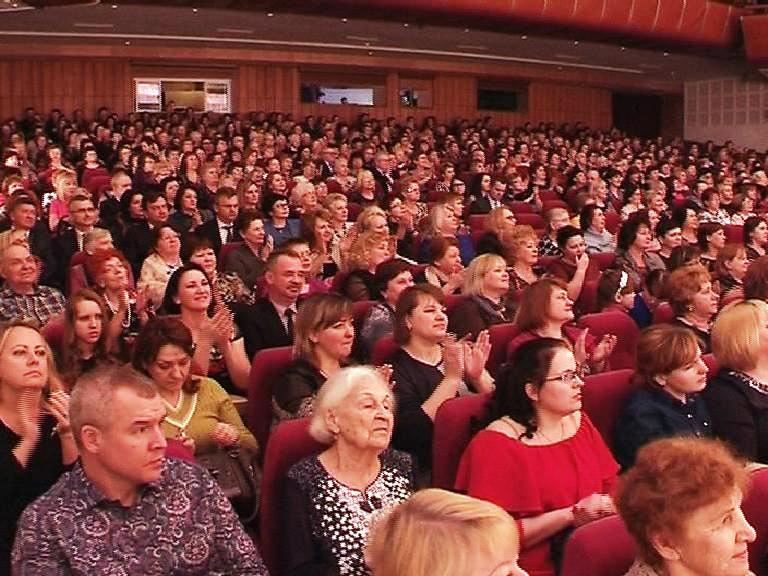 Губернский кострома. КВЦ Губернский Кострома. Губернский Кострома зал. Концертный зал Губернский Кострома. Сцена КВЦ Губернский Кострома.