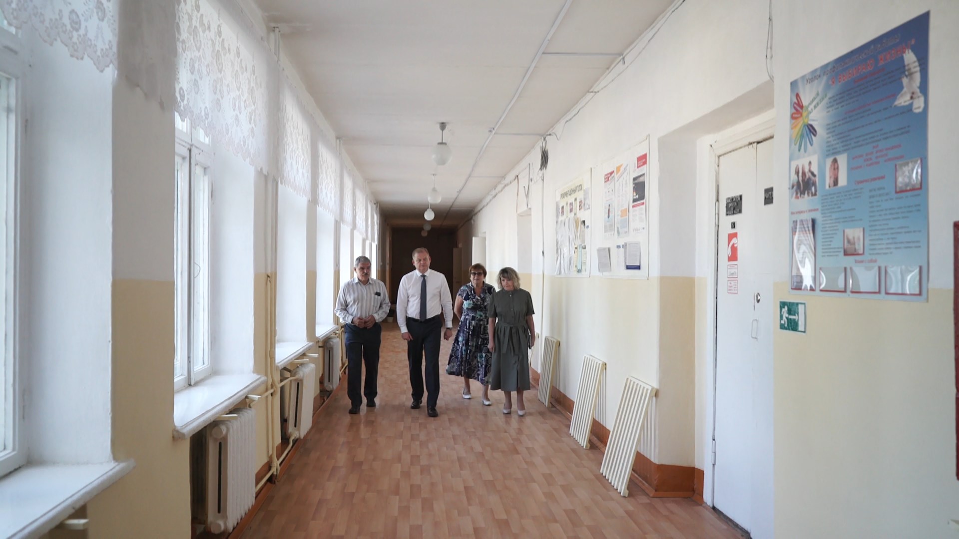Подготовку школ Костромы к новому учебному году проверили депутаты Облдумы